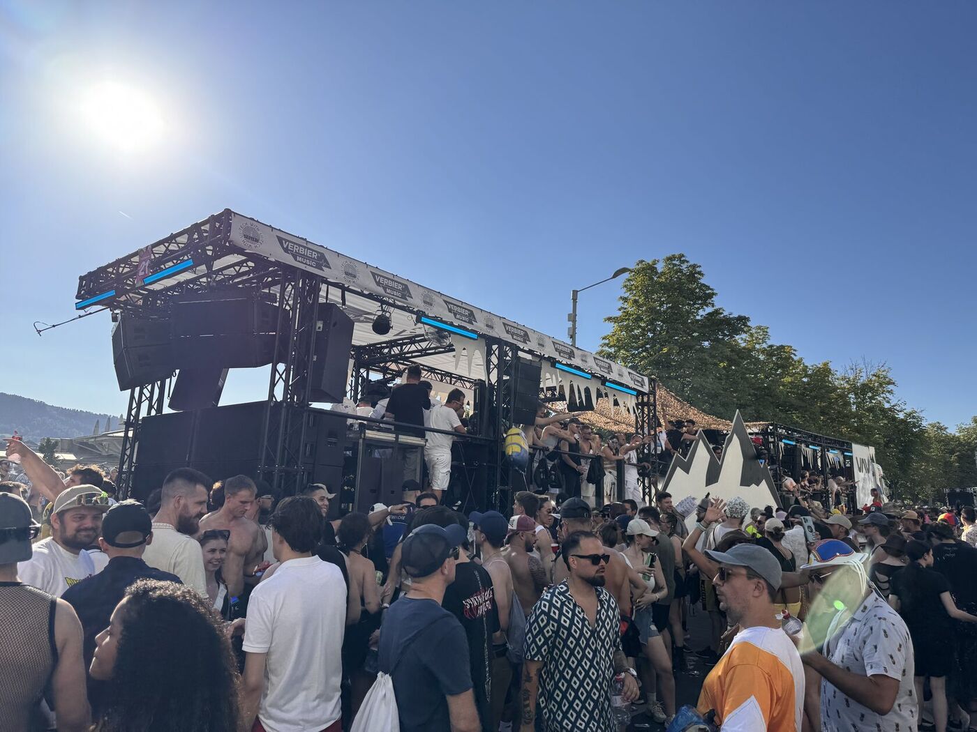 Le char Verbier Music sous le soleil de Zurich