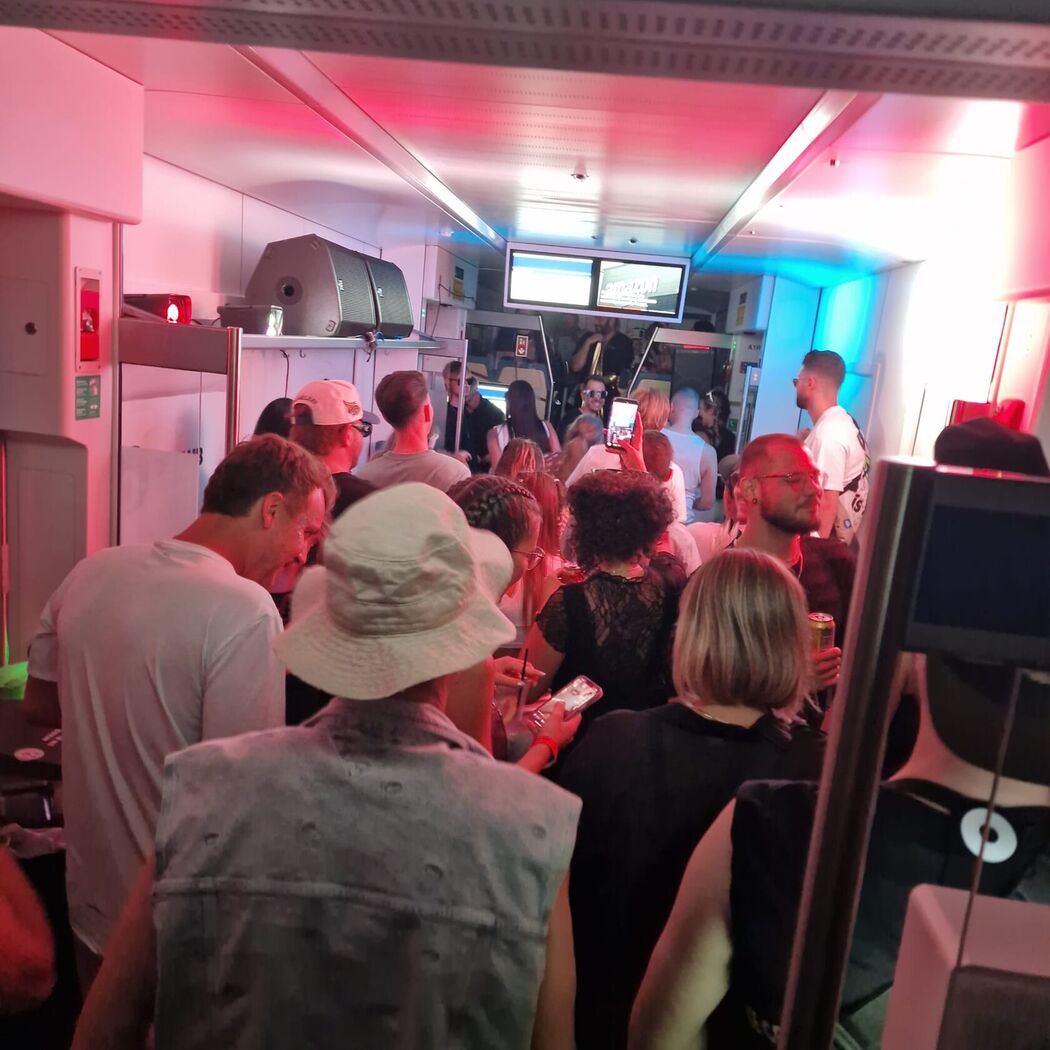 La fête à bord du train
